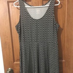 Black and white dress perfect for a picnic date